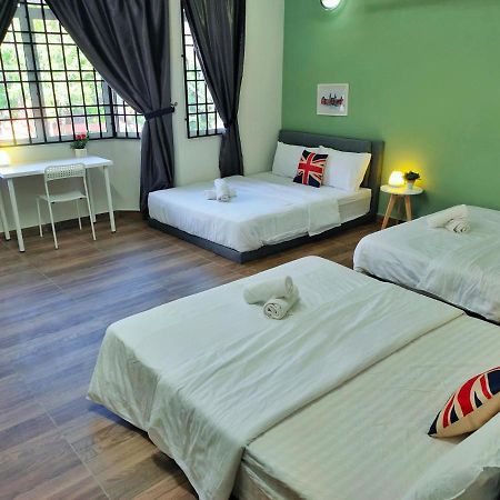 Semi-Detached, Up To 21 Pax, 4 Bedrooms, 3 Bathrooms, 4 Car Parks By Star Home Bayan Lepas Exterior photo