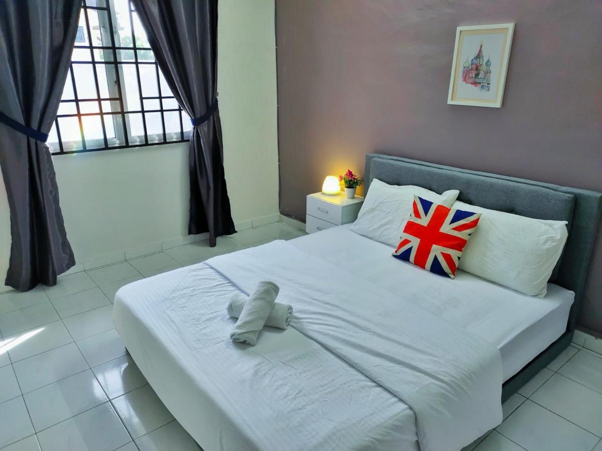 Semi-Detached, Up To 21 Pax, 4 Bedrooms, 3 Bathrooms, 4 Car Parks By Star Home Bayan Lepas Exterior photo