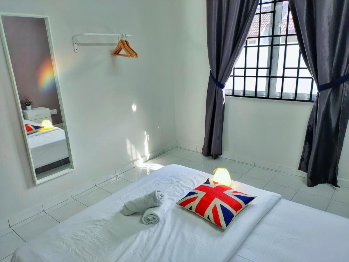 Semi-Detached, Up To 21 Pax, 4 Bedrooms, 3 Bathrooms, 4 Car Parks By Star Home Bayan Lepas Exterior photo