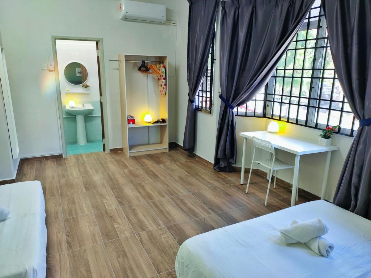 Semi-Detached, Up To 21 Pax, 4 Bedrooms, 3 Bathrooms, 4 Car Parks By Star Home Bayan Lepas Exterior photo