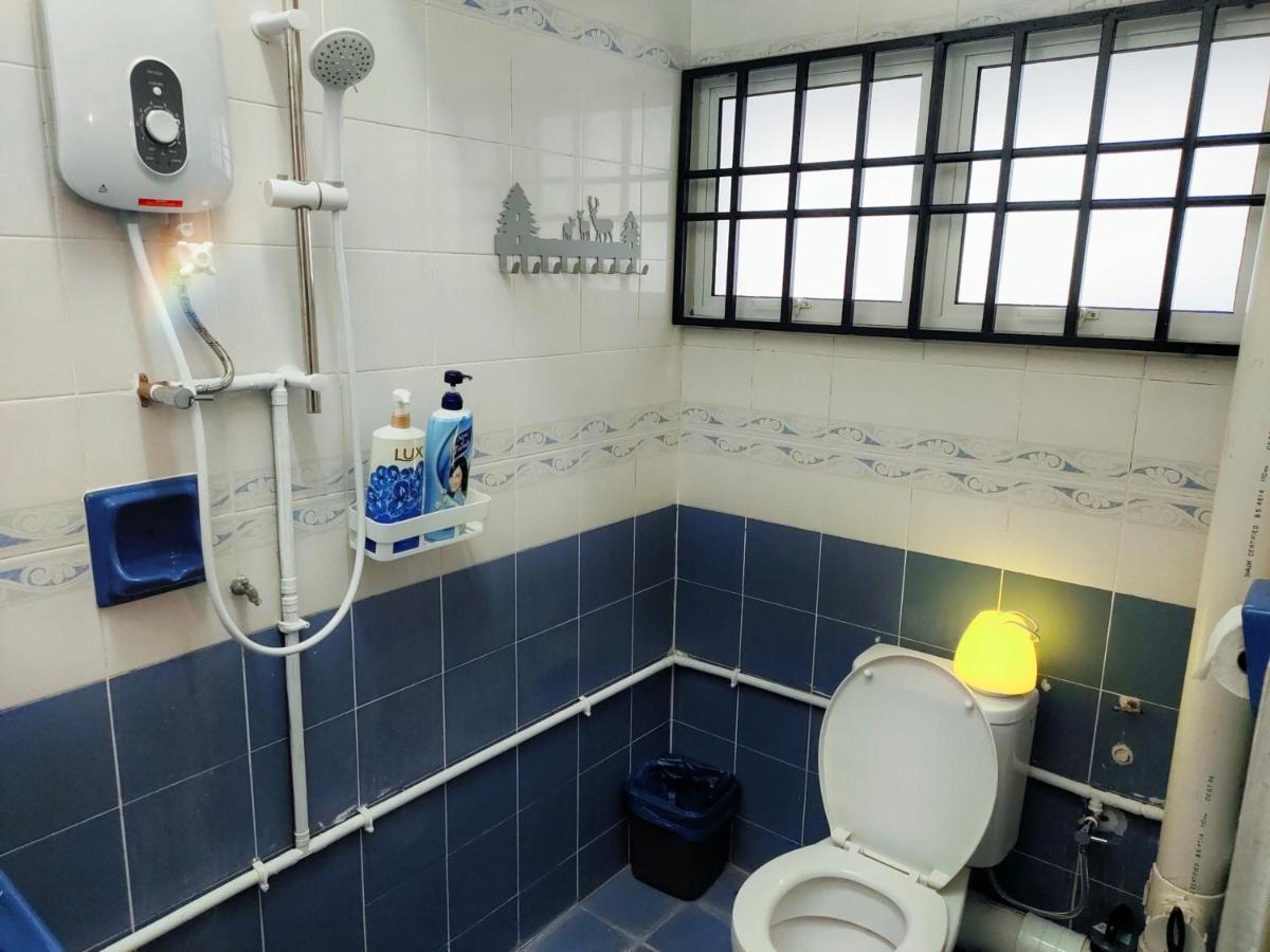 Semi-Detached, Up To 21 Pax, 4 Bedrooms, 3 Bathrooms, 4 Car Parks By Star Home Bayan Lepas Exterior photo