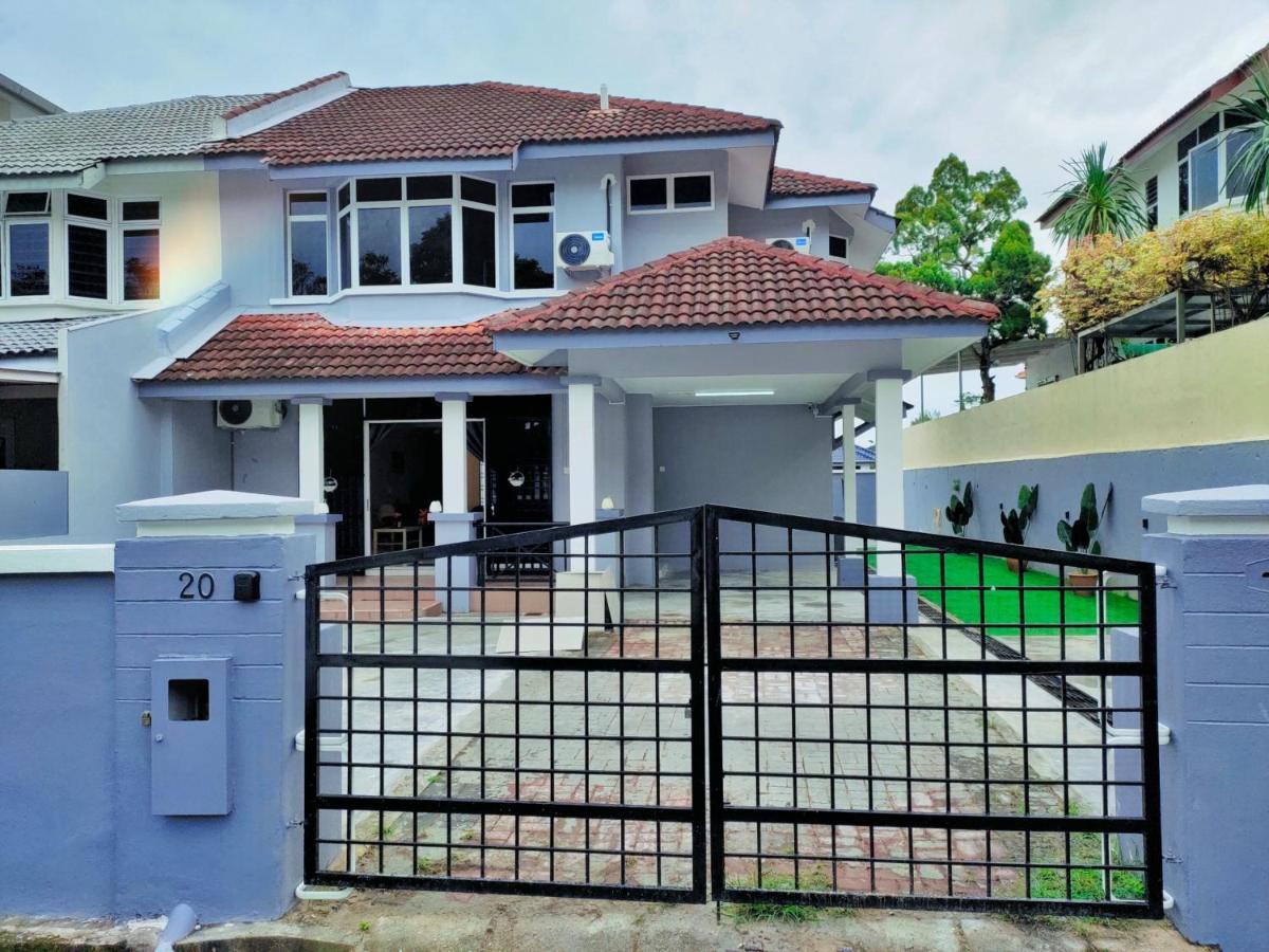 Semi-Detached, Up To 21 Pax, 4 Bedrooms, 3 Bathrooms, 4 Car Parks By Star Home Bayan Lepas Exterior photo