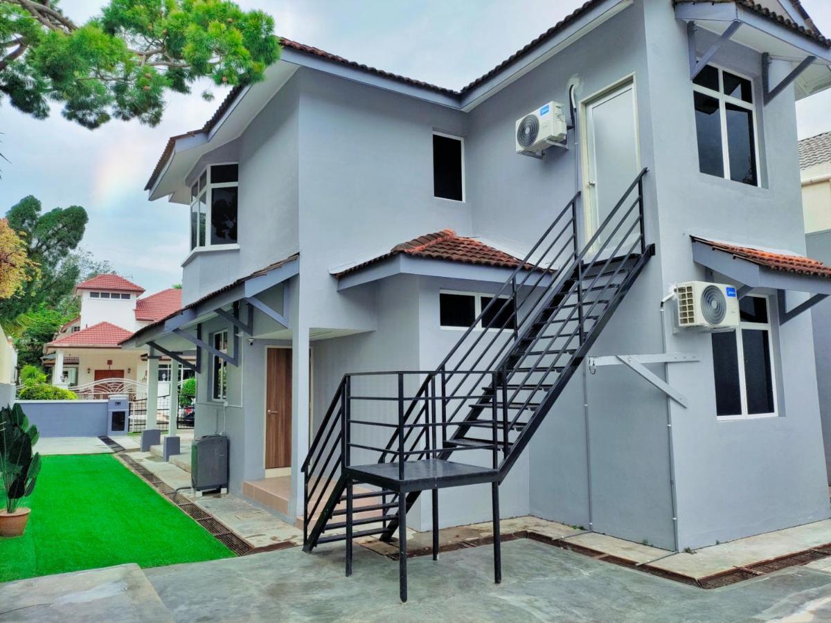 Semi-Detached, Up To 21 Pax, 4 Bedrooms, 3 Bathrooms, 4 Car Parks By Star Home Bayan Lepas Exterior photo